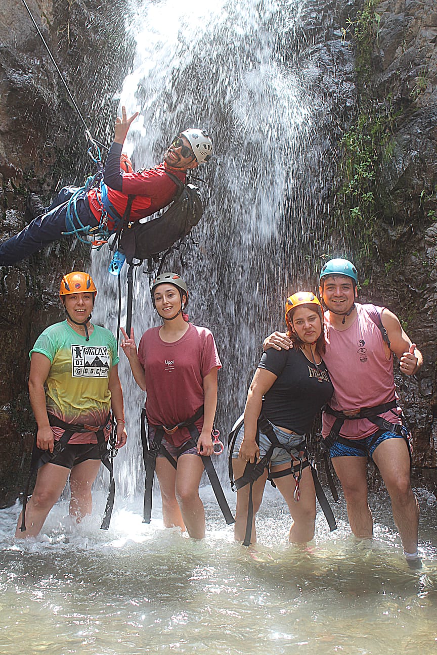 Descenso por cascadas + Rafting en Santiago