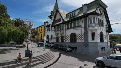 Valparaíso & Viña; Art, Coast and Bohemia.