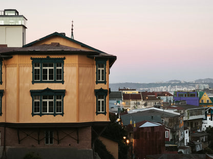 Valparaíso & Viña; Art, Coast and Bohemia.